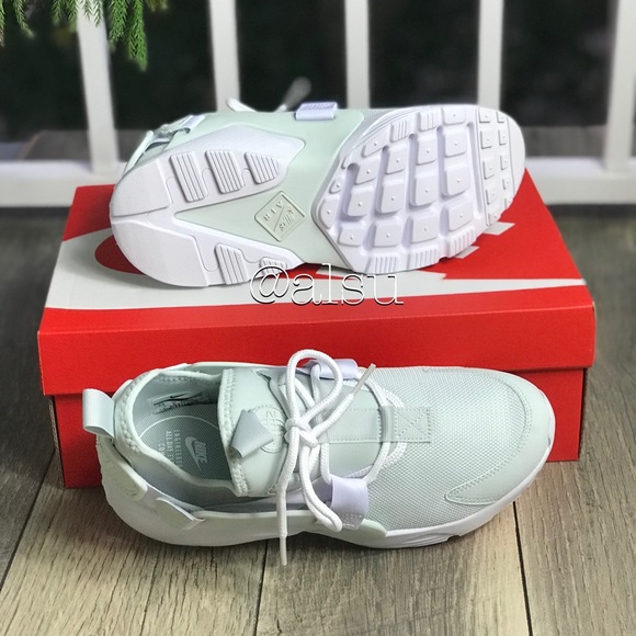 NWT Nike Air Huarache City Low Barely Gray  WMNS - Picture 4 of 7